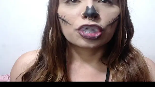 nicollewayne10 online show from 11/01/25, 01:12