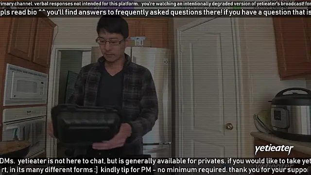 Snapshot of yetieater chatting on 01/19/25, 06:53 yetieater online show from 01/19/25, 06:53