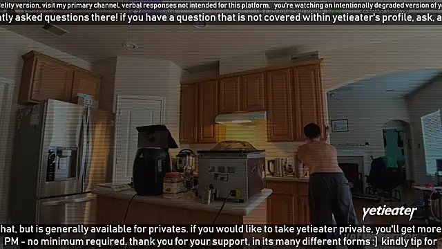 Snapshot of yetieater chatting on 03/18/25, 02:39 yetieater online show from 03/18/25, 02:39