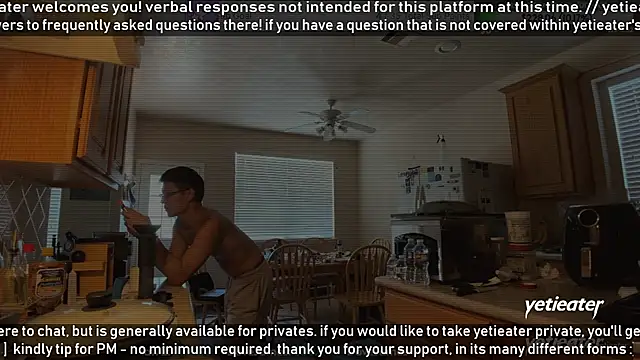 Snapshot of yetieater chatting on 06/13/26, 04:05 yetieater online show from 06/13/26, 04:05