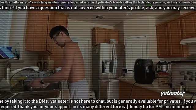 Snapshot of yetieater chatting on 03/19/25, 03:29 yetieater online show from 03/19/25, 03:29