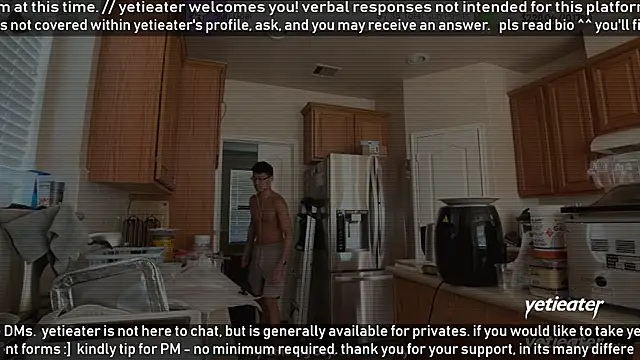 Snapshot of yetieater chatting on 02/11/26, 07:36 yetieater online show from 02/11/26, 07:36