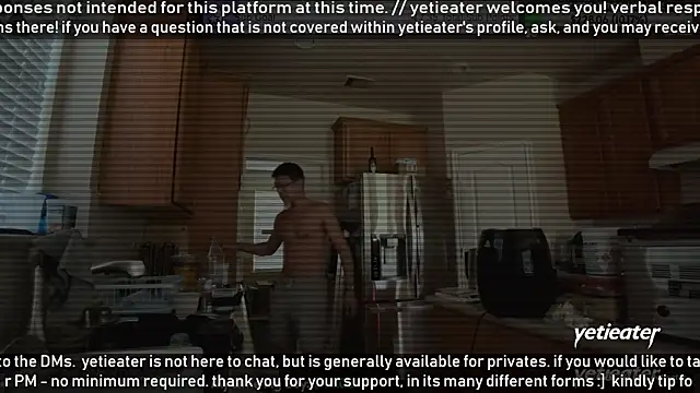 Snapshot of yetieater chatting on 06/17/26, 01:54 yetieater online show from 06/17/26, 01:54
