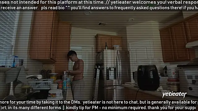 Snapshot of yetieater chatting on 07/08/26, 03:45 yetieater online show from 07/08/26, 03:45