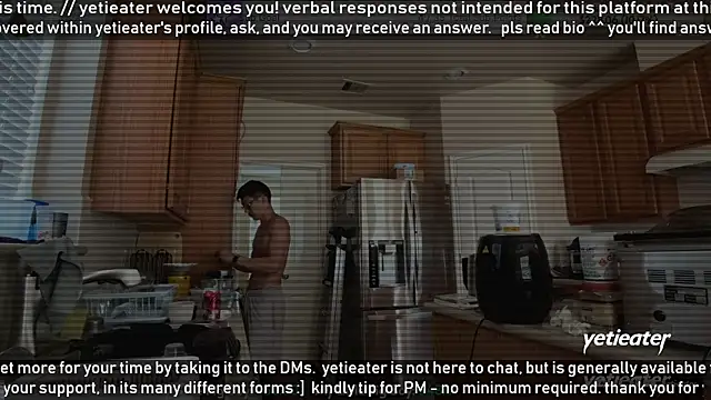 Snapshot of yetieater chatting on 06/09/26, 05:47 yetieater online show from 06/09/26, 05:47