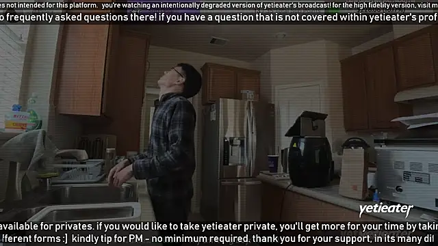 Snapshot of yetieater chatting on 01/12/25, 09:19 yetieater online show from 01/12/25, 09:19