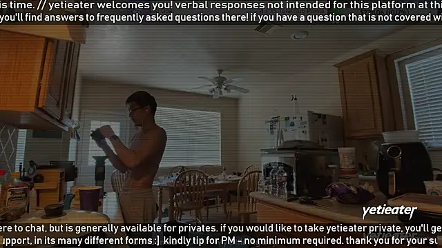 Snapshot of yetieater chatting on 06/18/26, 04:12 yetieater online show from 06/18/26, 04:12