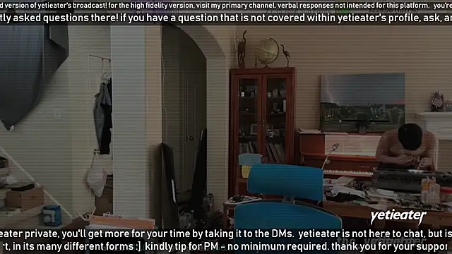 Snapshot of yetieater chatting on 02/09/25, 06:37 yetieater online show from 02/09/25, 06:37