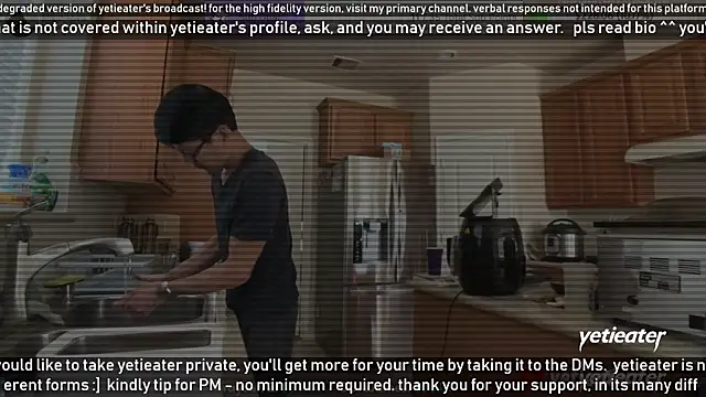 Snapshot of yetieater chatting on 01/28/25, 05:35 yetieater online show from 01/28/25, 05:35