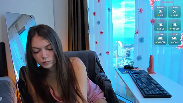 Alice neon online show from 12/04/25, 12:53