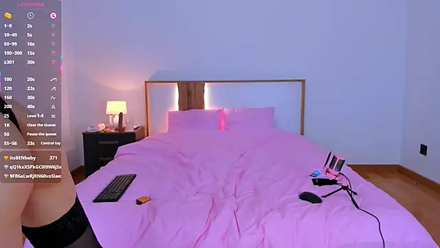 Alice neon online show from 03/20/25, 10:10