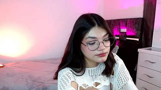 Snapshot of _Camilaaa_ chatting on 10/15/25, 07:16 Camilaaa online show from 10/15/25, 07:16