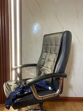 PinkyMoon online show from 11/28/25, 05:40