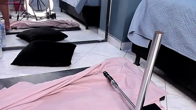 Snapshot of Melissa_23_ chatting on 02/14/26, 11:43 Melissa 23 online show from 02/14/26, 11:43