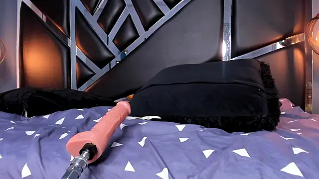 Melissa 23  online show from 12/15/25, 12:11