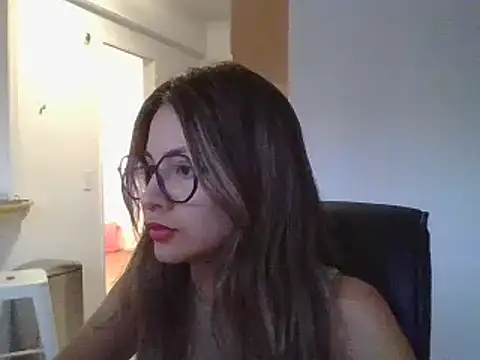 Snapshot of valenseleni chatting on 03/01/25, 10:31 valenseleni online show from 03/01/25, 10:31