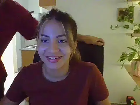 Snapshot of valenseleni chatting on 03/04/25, 01:01 valenseleni online show from 03/04/25, 01:01