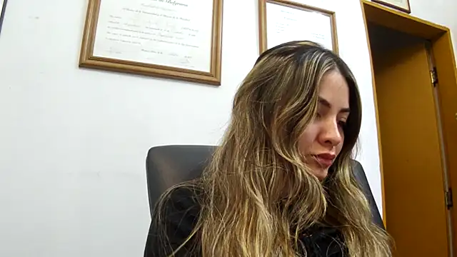 Snapshot of valenseleni chatting on 10/14/25, 05:46 valenseleni online show from 10/14/25, 05:46