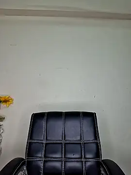 Snapshot of Noor-Bold chatting on 10/29/25, 05:06 Noor-Bold online show from 10/29/25, 05:06