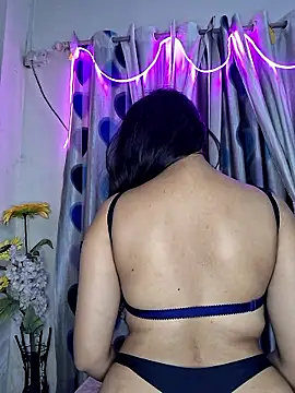 Snapshot of Noor-Bold chatting on 11/18/25, 01:25 Noor-Bold online show from 11/18/25, 01:25