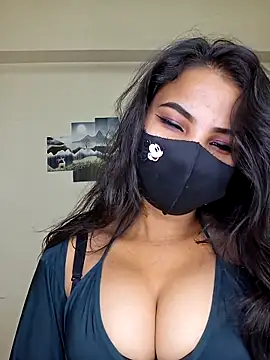 Snapshot of Noor-Bold chatting on 11/23/25, 05:56 Noor-Bold online show from 11/23/25, 05:56