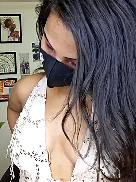 Snapshot of Noor-Bold chatting on 12/18/25, 03:00 Noor-Bold online show from 12/18/25, 03:00