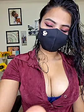 Snapshot of Noor-Bold chatting on 12/15/25, 01:44 Noor-Bold online show from 12/15/25, 01:44