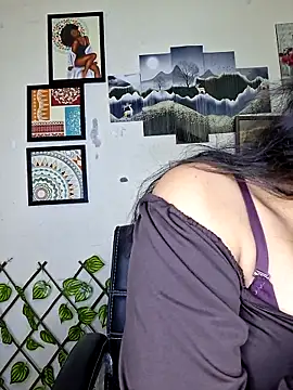 Snapshot of Noor-Bold chatting on 02/03/26, 02:43 Noor-Bold online show from 02/03/26, 02:43