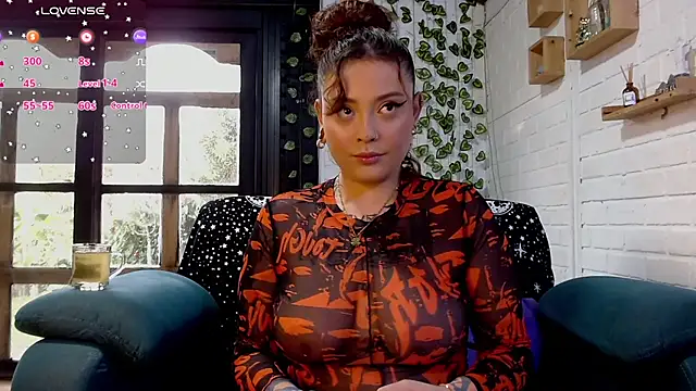 Snapshot of LiraSonnett chatting on 12/03/25, 10:09 LiraSonnett online show from 12/03/25, 10:09