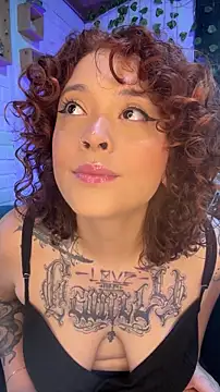 Snapshot of LiraSonnett chatting on 12/18/25, 09:07 LiraSonnett online show from 12/18/25, 09:07