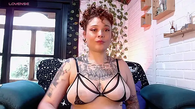 LiraSonnett online show from 01/09/26, 09:33