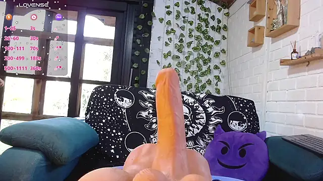 Snapshot of LiraSonnett chatting on 10/29/25, 09:36 LiraSonnett online show from 10/29/25, 09:36