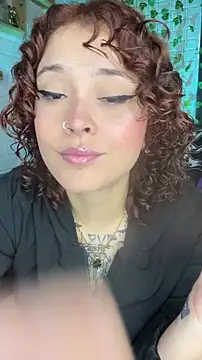 Snapshot of LiraSonnett chatting on 12/16/25, 09:19 LiraSonnett online show from 12/16/25, 09:19