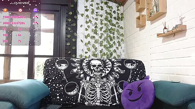 Snapshot of LiraSonnett chatting on 11/25/25, 09:15 LiraSonnett online show from 11/25/25, 09:15