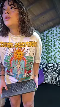 Snapshot of LiraSonnett chatting on 11/29/25, 09:15 LiraSonnett online show from 11/29/25, 09:15