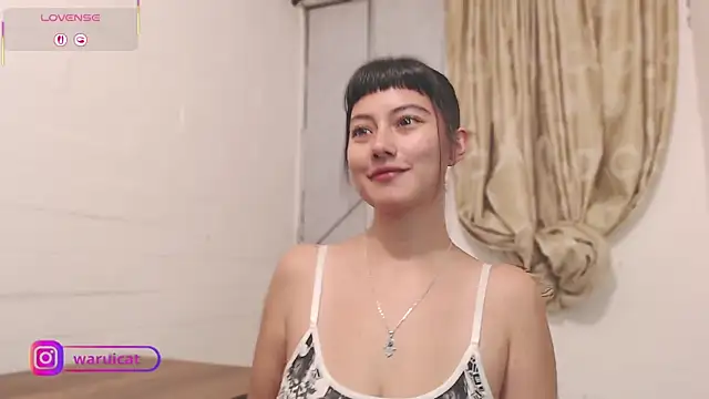 Snapshot of Laury_uri chatting on 02/13/26, 10:32 Laury uri online show from 02/13/26, 10:32