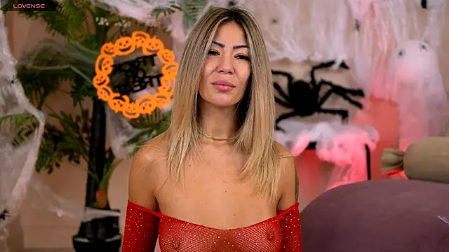 SophiaPotts online show from 10/31/25, 04:20