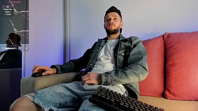 Snapshot of nicholasX1 chatting on 09/25/25, 12:44 nicholasX1 online show from 09/25/25, 12:44