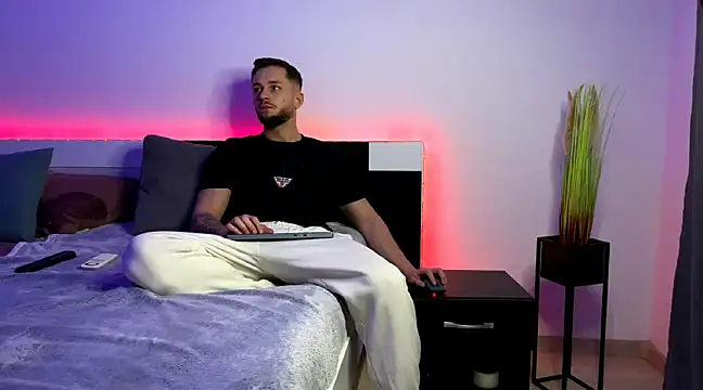 Snapshot of nicholasX1 chatting on 03/12/25, 08:52 nicholasX1 online show from 03/12/25, 08:52