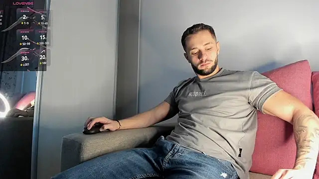 Snapshot of nicholasX1 chatting on 09/29/25, 04:41 nicholasX1 online show from 09/29/25, 04:41