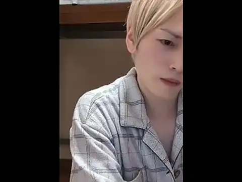 Snapshot of mgnhiroyuki chatting on 11/15/25, 09:35 mgnhiroyuki online show from 11/15/25, 09:35