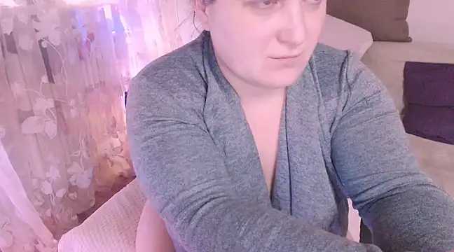 Snapshot of SoftLia chatting on 03/14/25, 11:00 SoftLia online show from 03/14/25, 11:00