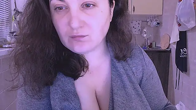 Snapshot of SoftLia chatting on 10/10/25, 11:49 SoftLia online show from 10/10/25, 11:49