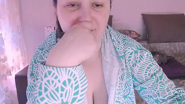 Snapshot of SoftLia chatting on 01/11/25, 09:04 SoftLia online show from 01/11/25, 09:04