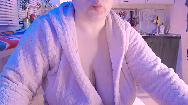 Snapshot of SoftLia chatting on 02/03/25, 12:15 SoftLia online show from 02/03/25, 12:15