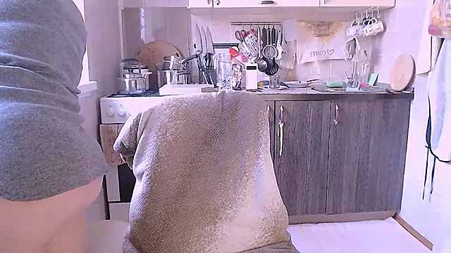 Snapshot of SoftLia chatting on 09/21/25, 05:34 SoftLia online show from 09/21/25, 05:34