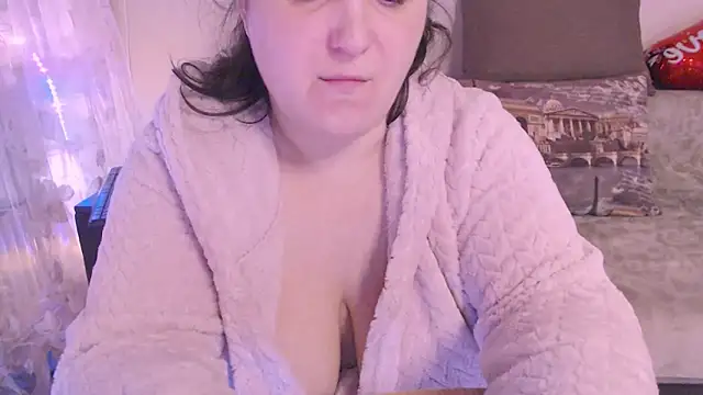 Snapshot of SoftLia chatting on 03/03/25, 03:22 SoftLia online show from 03/03/25, 03:22