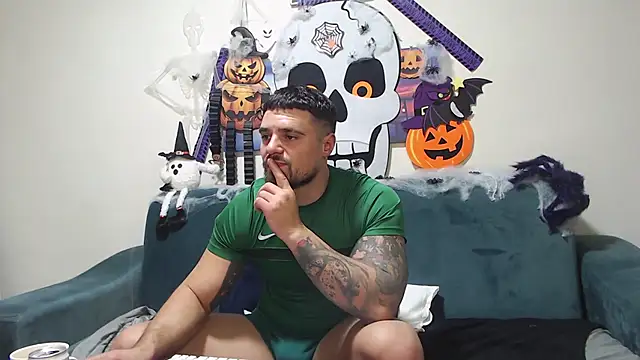 Snapshot of Tiberius_hunk chatting on 11/01/25, 04:45 Tiberius hunk online show from 11/01/25, 04:45