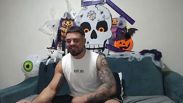 Snapshot of Tiberius_hunk chatting on 10/25/25, 04:51 Tiberius hunk online show from 10/25/25, 04:51