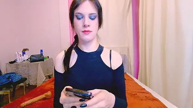 Nicole Redfields online show from 11/10/25, 07:24